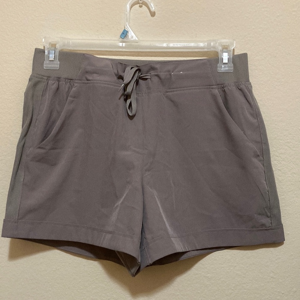 RBX active grey stretch waist shorts with pockets size M
